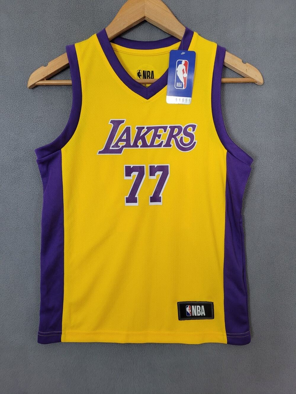 Luka Dončić #77 Los Angeles Lakers NBA Jersey YOUTH Medium Gold Purple Licensed
